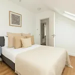 Stunning Two Bedroom Apartment In Acton