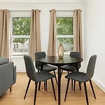 Stunning Two Bedroom Apartment In Acton