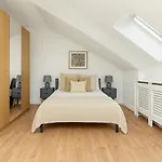 Stunning Two Bedroom Apartment In Acton