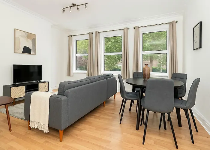 Stunning Two Bedroom Apartment In Acton